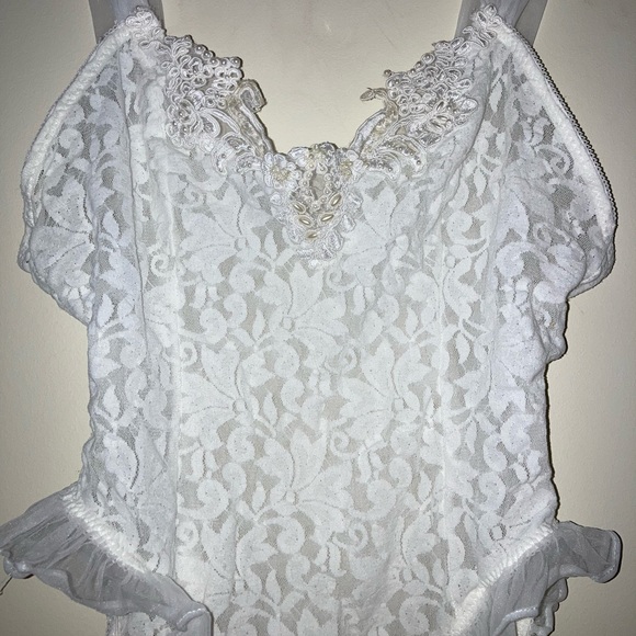 Vintage White Floral Bodysuit - Picture 4 of 5